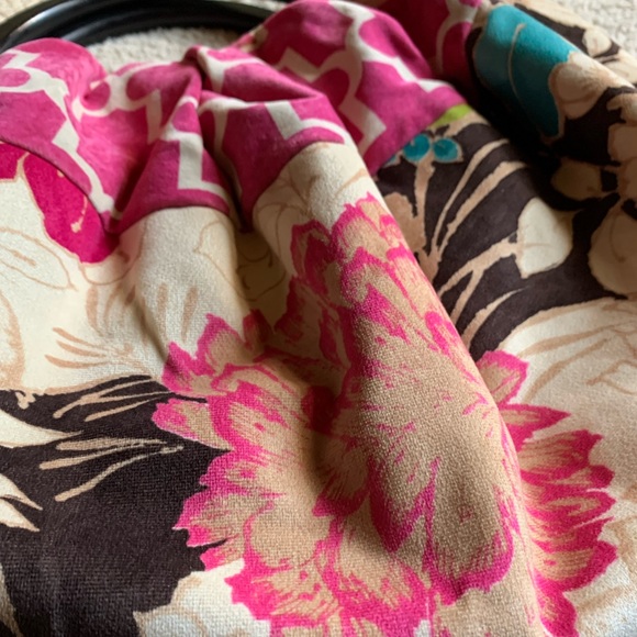 1154 Lill Studio vibrant roomy reversible suede bucket bag, wooden handles - Picture 3 of 16